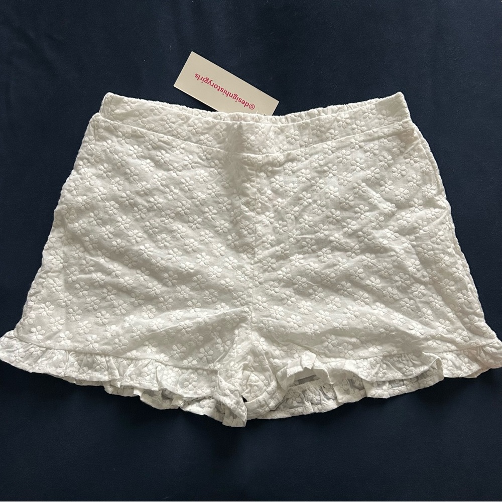 NWT Design History white floral print crochet lace shorts with ruffles